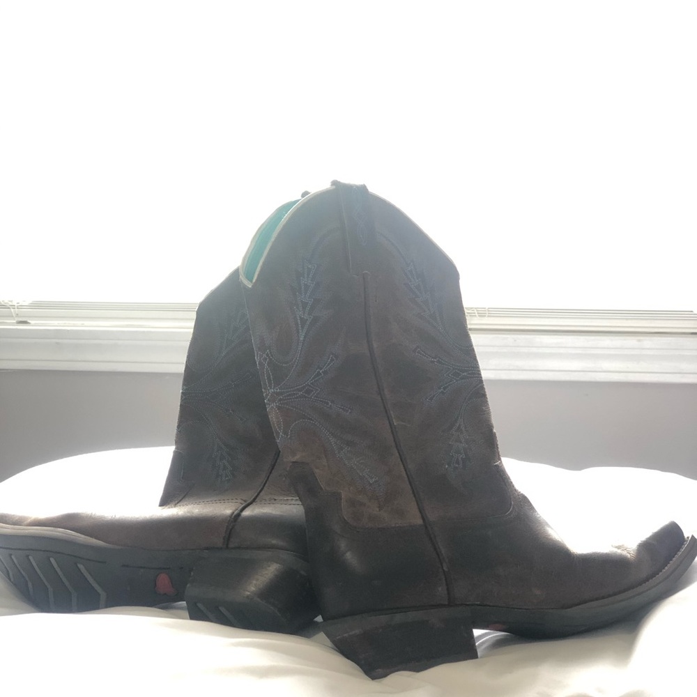 Justin women’s pointed toe boots